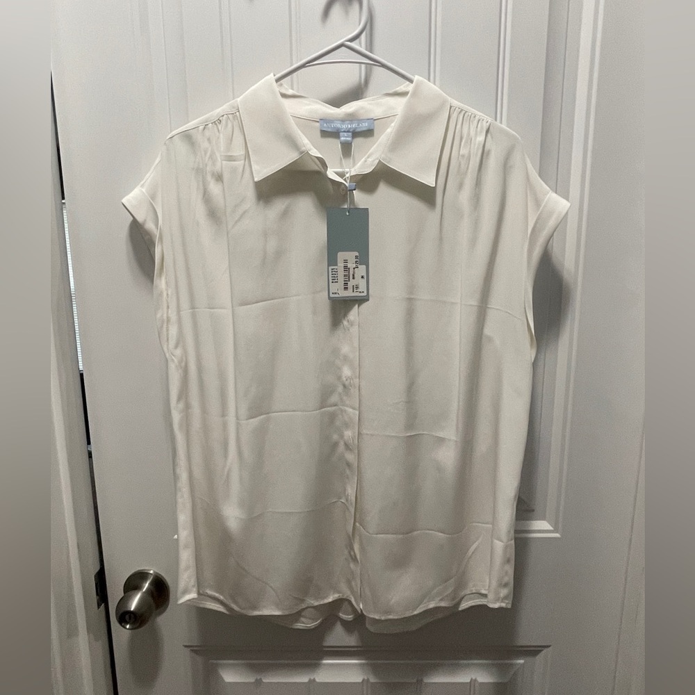 Super cute sleeveless top! Perfect to go under your blazer or with jeans!
